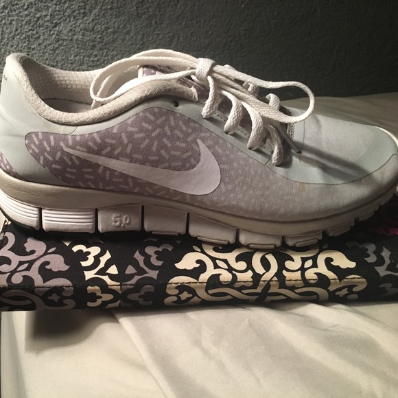 5.0 Nike free - Picture 1 of 2