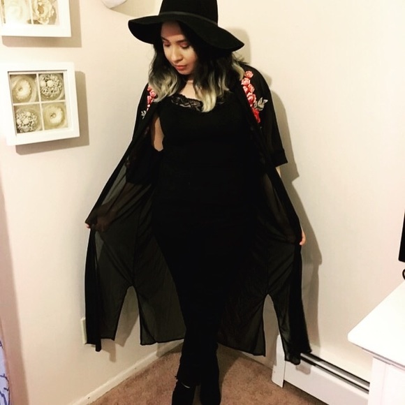 Meet your Posher, Alma - Picture 3 of 3