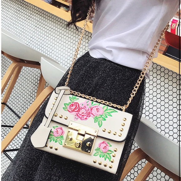 !!LAST ONE!! Small Shoulder Flower Embroidery Bag - Picture 4 of 6