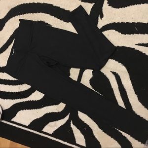 NWOT VS PINK ULTIMATE YOGA LEGGING