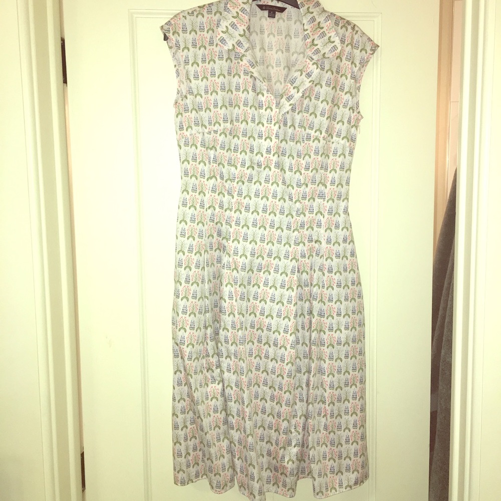 Peter Pan collared light pink dress.