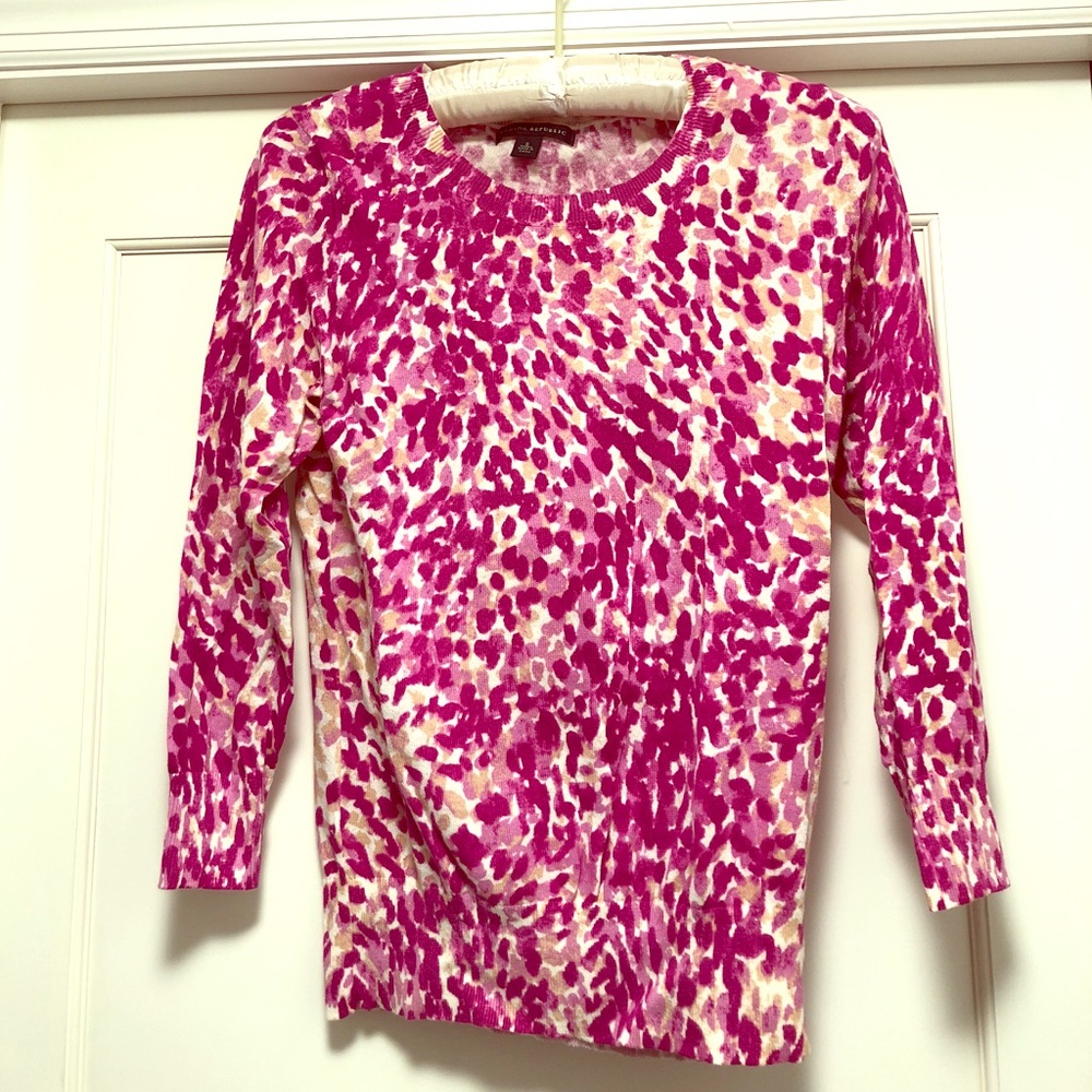 *5/25 Like-new Banana Republic sweater size S chic