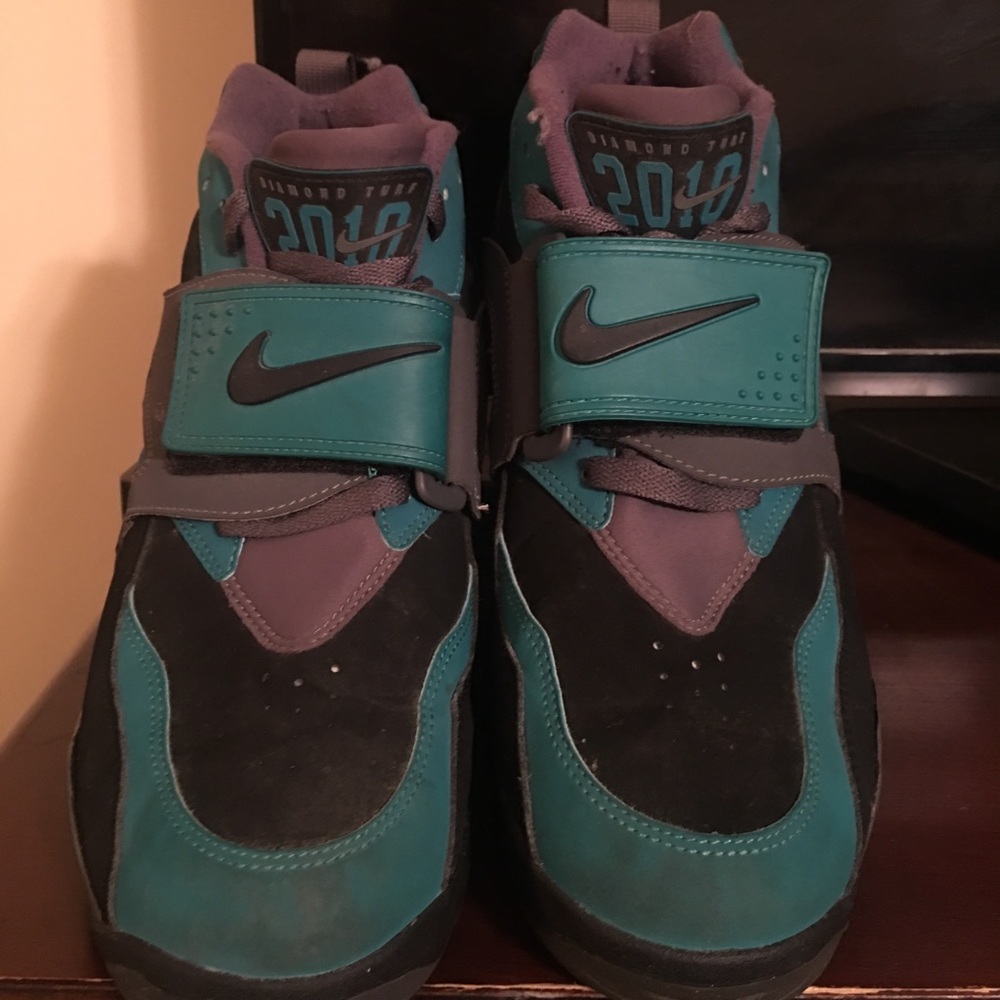 Nike Diamond Turf 2010