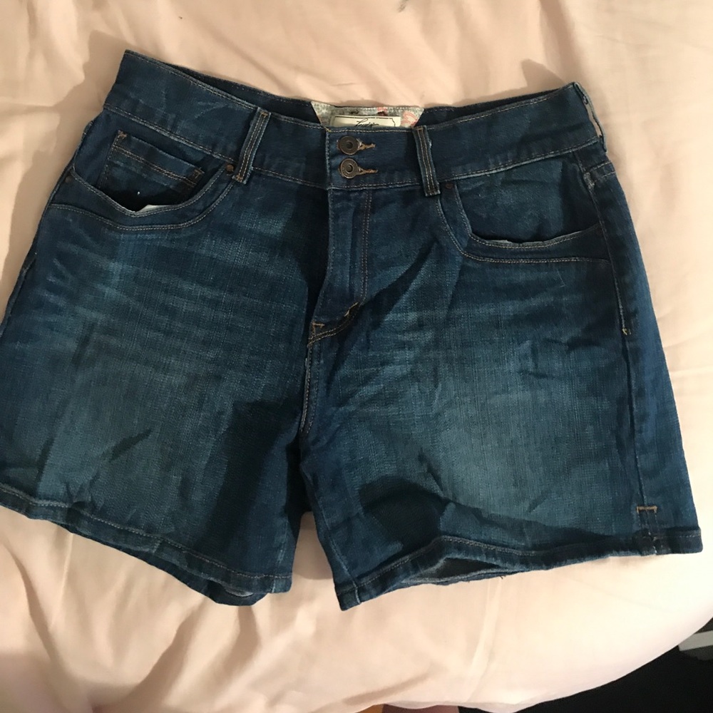 Levi Midi Shorts