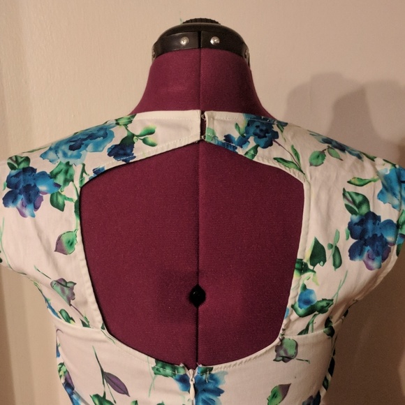 Belle Poque Knee-Length Cocktail Pencil Dress - Picture 5 of 6