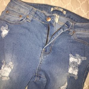 Ripped jeans Vins Me brand