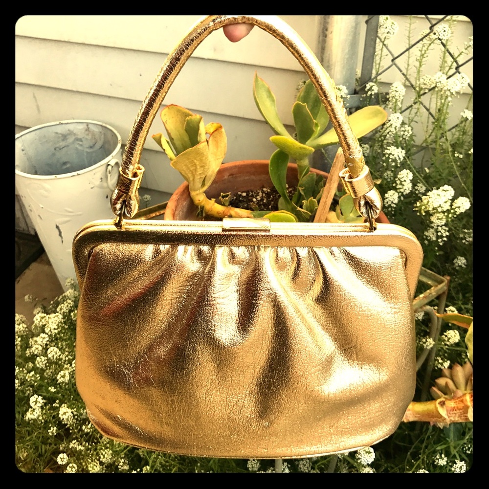 Gorgeous gold purse 👛
