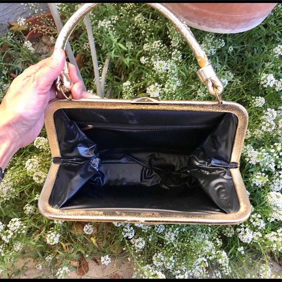 Gorgeous gold purse ๐ - Picture 3 of 4