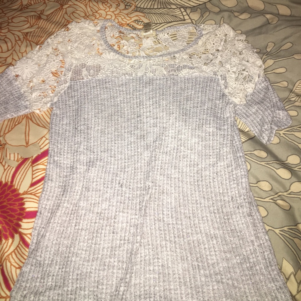 A short sleeve shirt