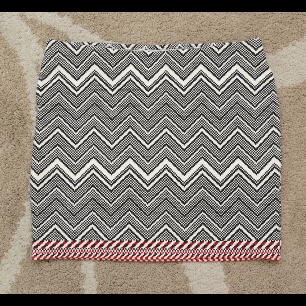 Zigzag stretch mini skirt
