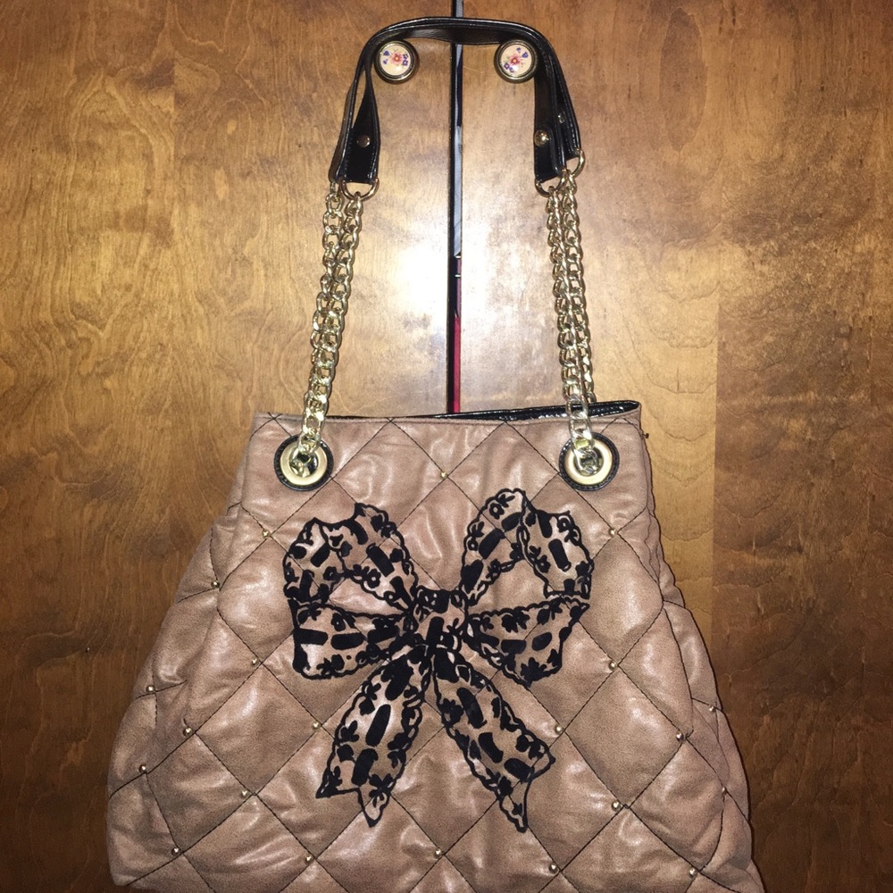 In perfect condition Betsey Johnson purse.