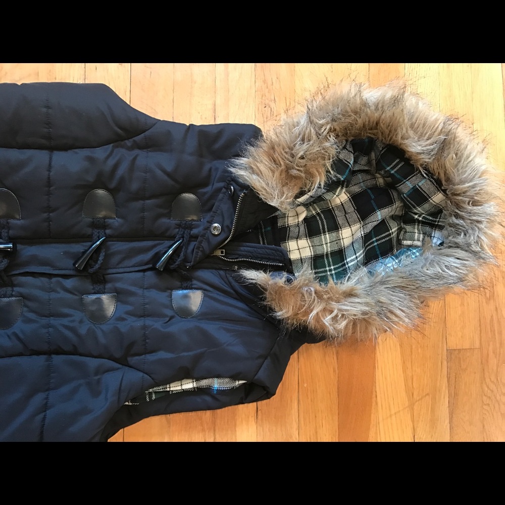 Womens love tree vest with faux fur hood