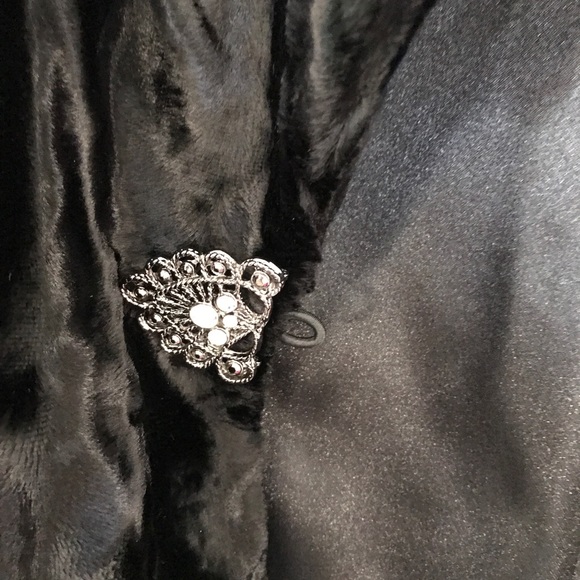 Furry Jacket With Jeweled Clasp NWT - Picture 2 of 8