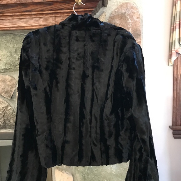 Furry Jacket With Jeweled Clasp NWT - Picture 6 of 8