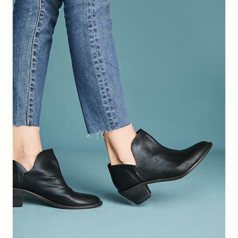 BRAND NEW women's black booties