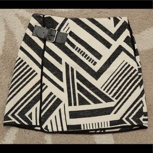 Mini skirt with buckle