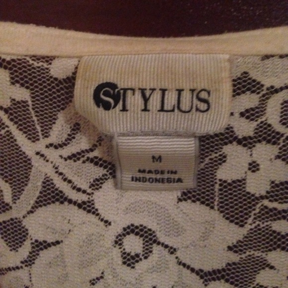 Floral Lace Blouse - Picture 3 of 4