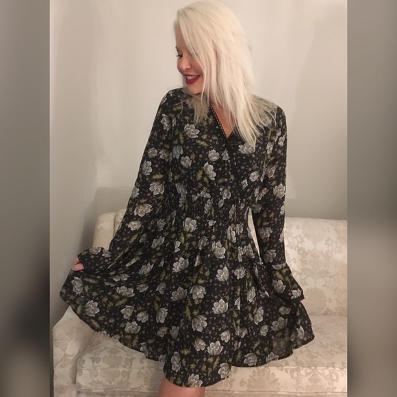 ALMOST GONE! ❤️Gorgeous Black and Olive Dress - Picture 6 of 6