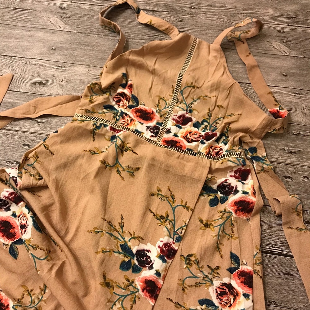 SALE! Sexy beige floral sleeveless maxi dress - Picture 6 of 7