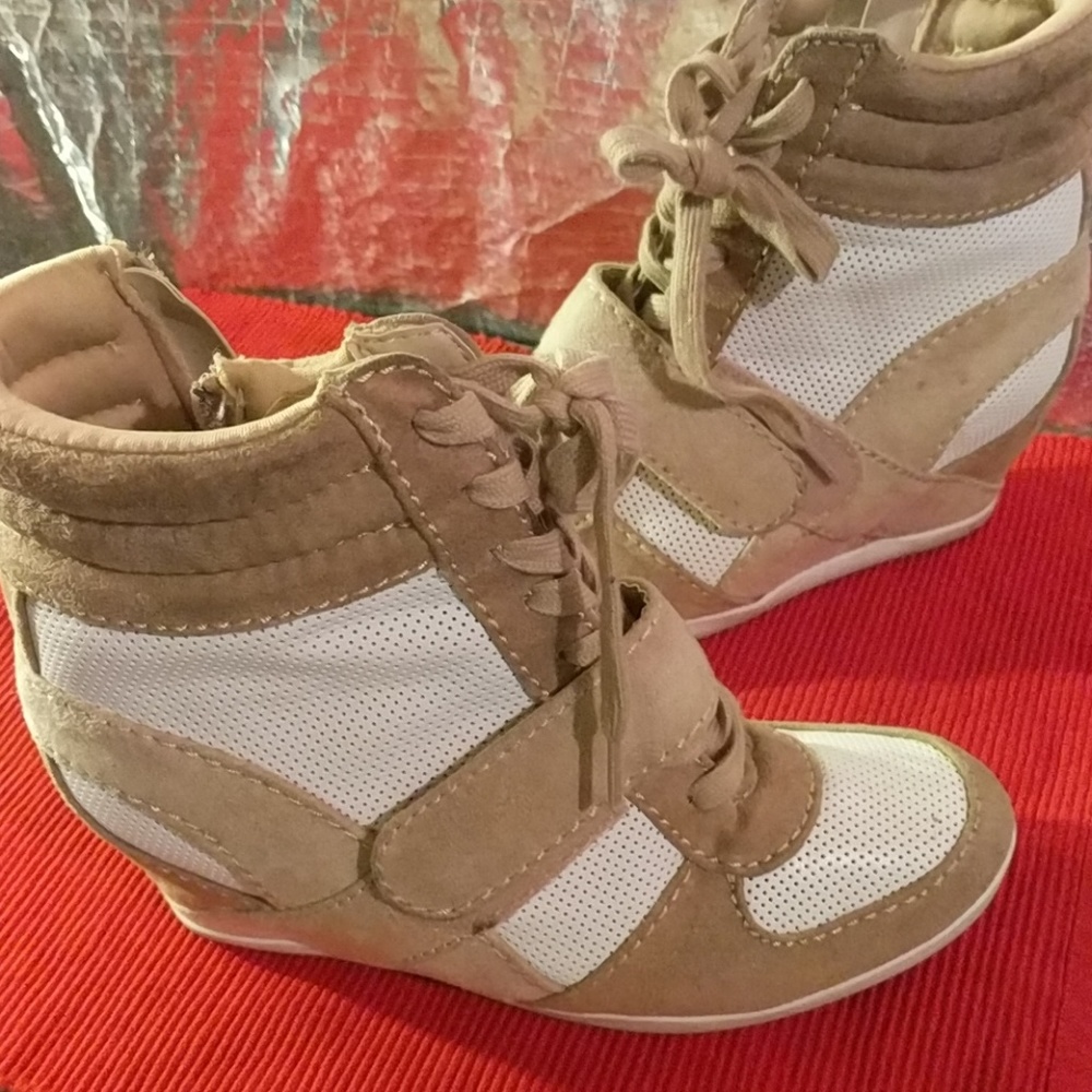 SIMPLY VERA WEDGED SNEAKERS
