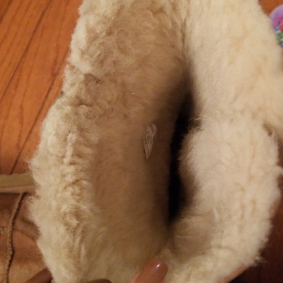 UGG SIZE 8 BROWN BUTTON BOOTS - Picture 3 of 5