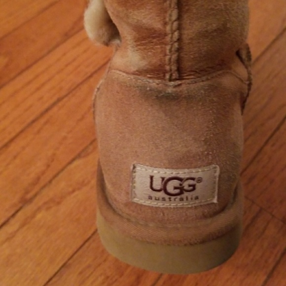 UGG SIZE 8 BROWN BUTTON BOOTS - Picture 5 of 5