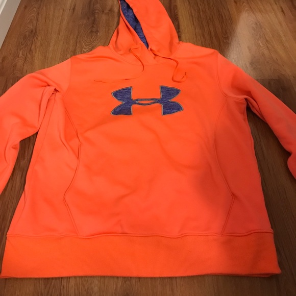 Under Armour Tops - Women’s Under Armour sweatshirt