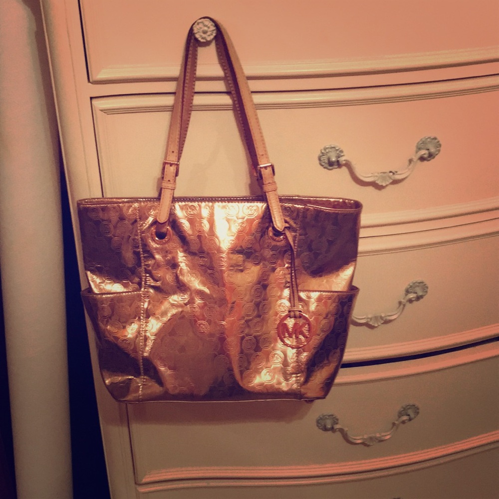 Authentic Michael Kors Rose Gold Purse!