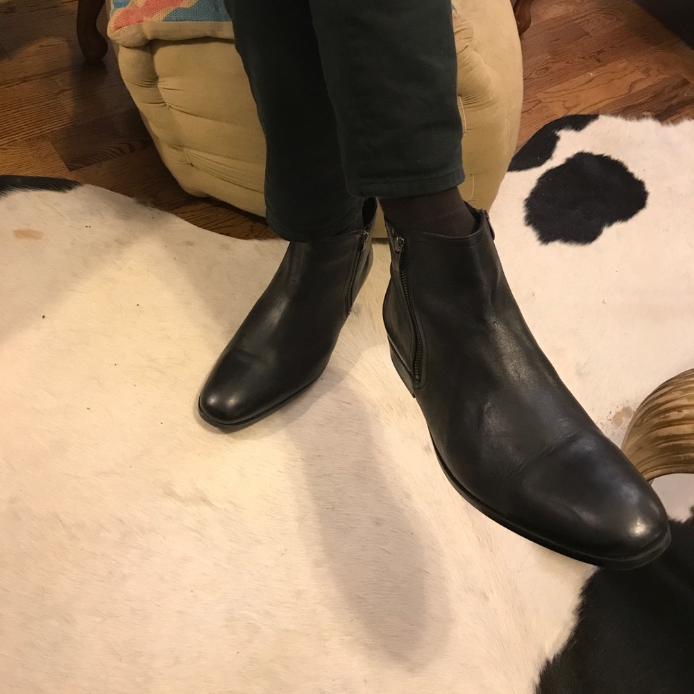 Clark’s black zipper Banfield boots