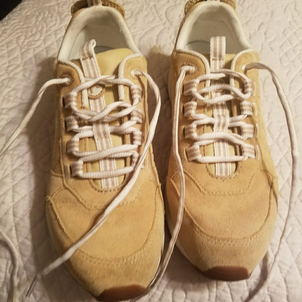 Like new Rockport athletic tennis shoes size 8