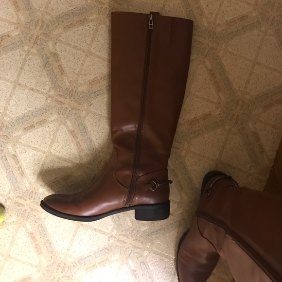 Tan Boots - Picture 2 of 4