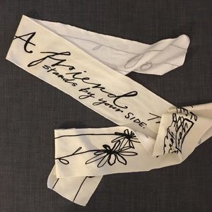 LAST CHANCE 🕒 Scarf with friendship quote