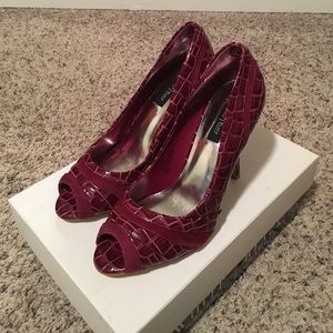 BRAND NEW White House black market maroon pumps