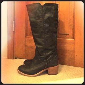 DV Chunky Black Leather Boots