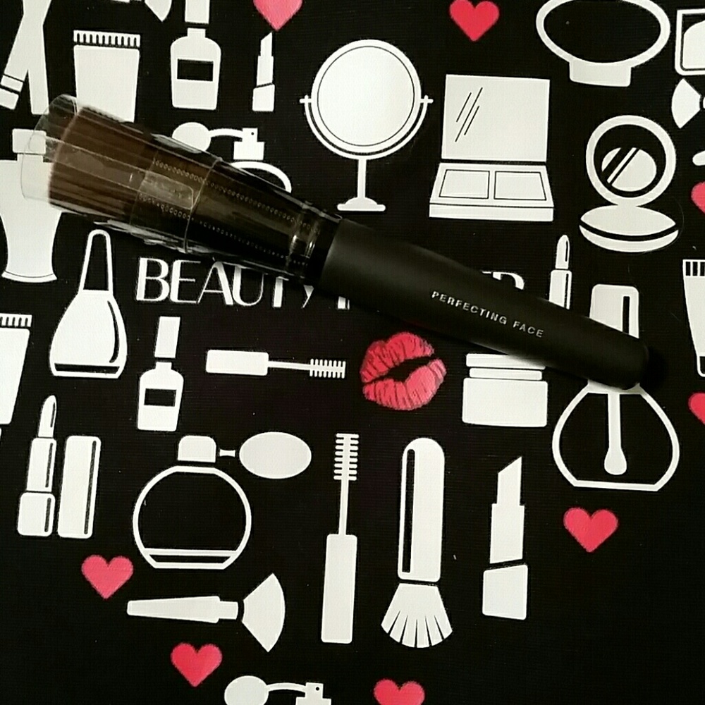 🍁HP🍁BareMinerals Face Brush🍁 - Picture 5 of 7