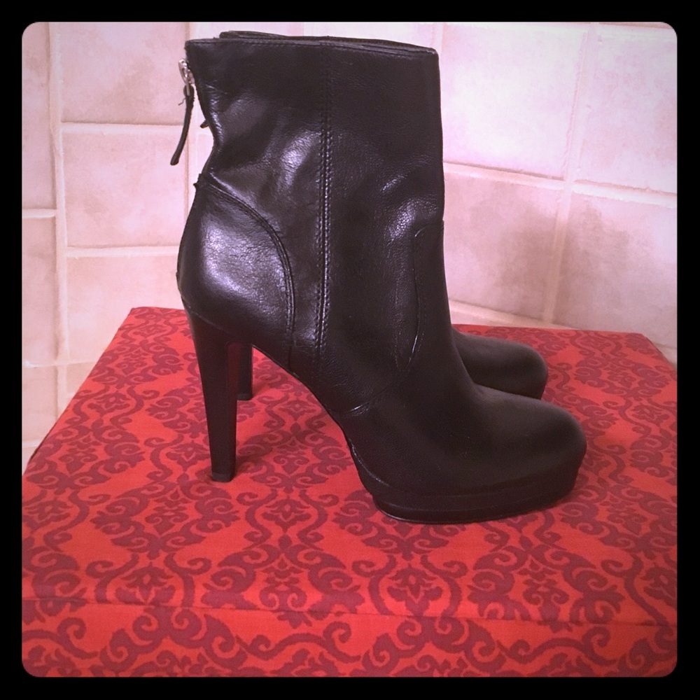 Nine West black leather booties in size 8.