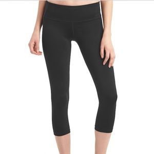 Gap L gfast compression capri legging, Black