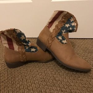 Rustic American flag boots!