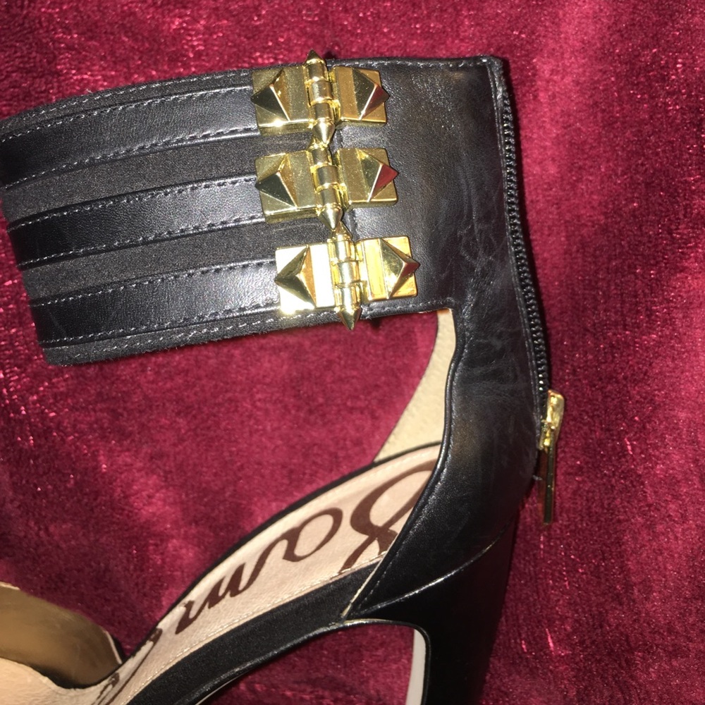 Black Leather Pumps - Picture 4 of 7