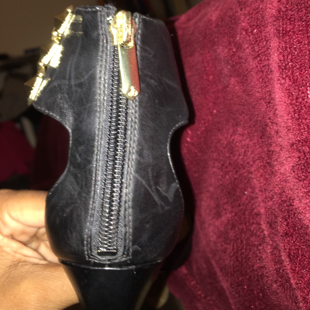 Black Leather Pumps - Picture 5 of 7