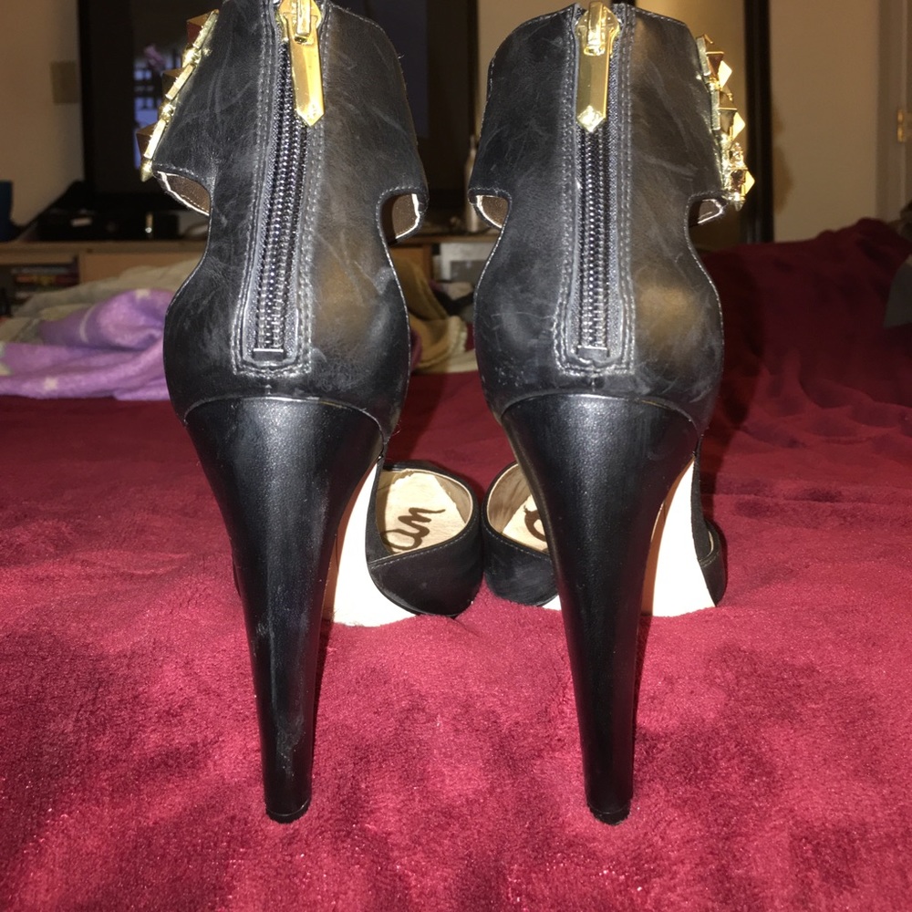 Black Leather Pumps - Picture 6 of 7