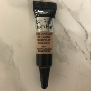 IT Cosmetics•Bye Bye UnderEye Concealer•TravelSize