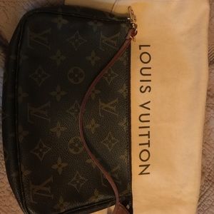 Louis Vuitton Pouchette