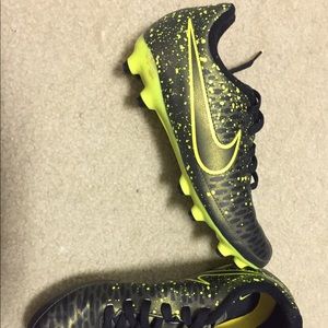 Nike youth soccer cleats with shin guards (3.5 Y)