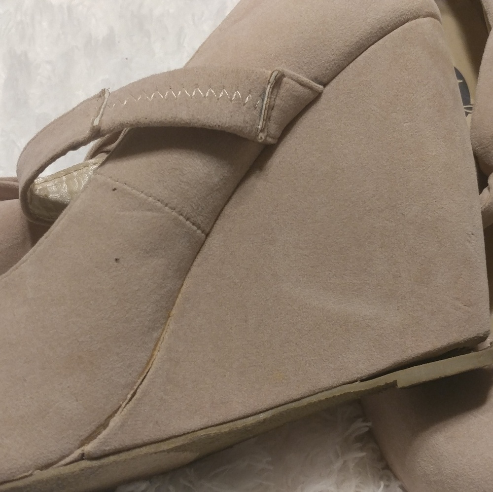 Bow Rue 21 Wedges - Picture 2 of 6