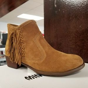 Minnetonka boot