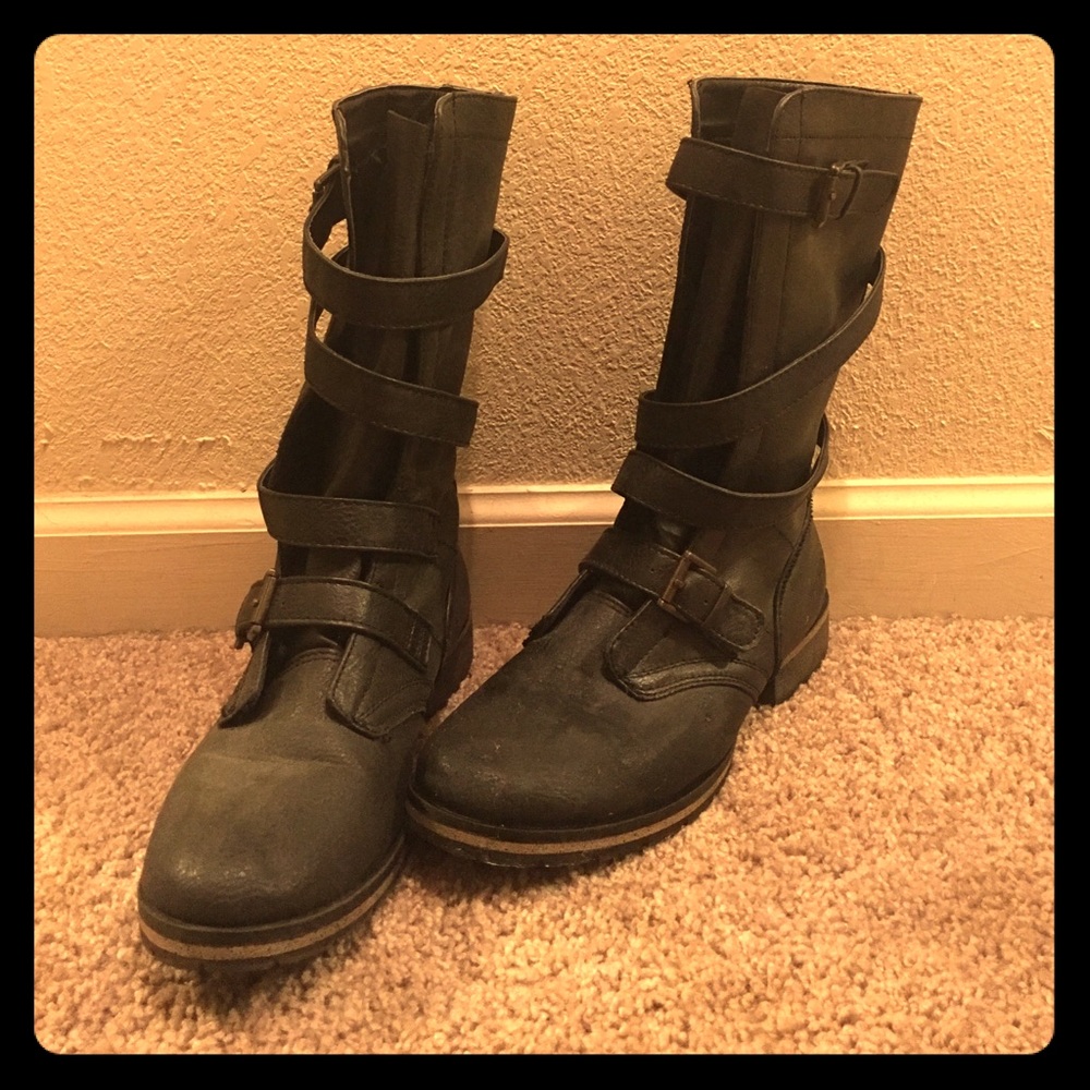 Combat boots