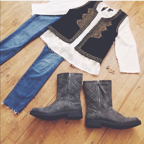 NIB Charcoal Distressed Quilted Back Detail Boots - Picture 3 of 8