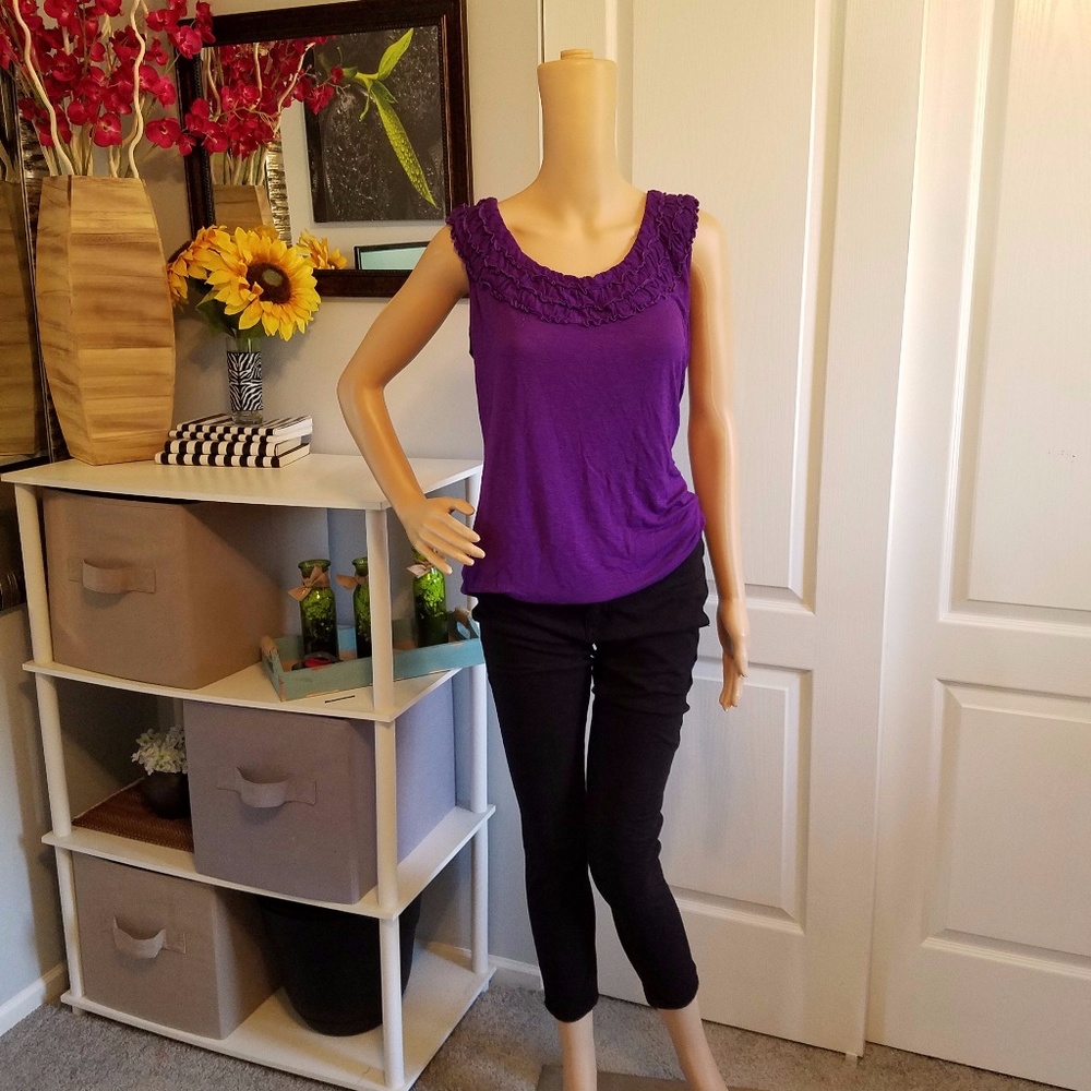 Purple sleeveless top w/ruffle detail