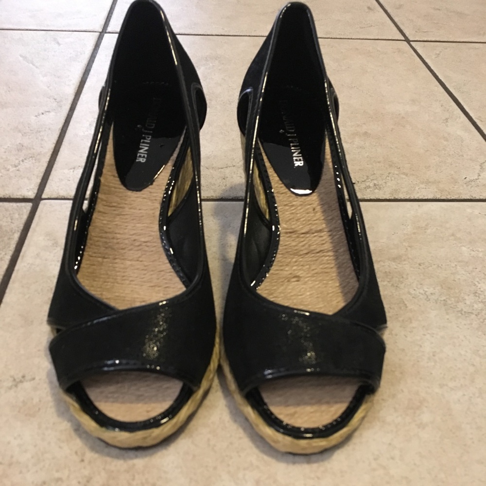 Donald J Pliner wedges